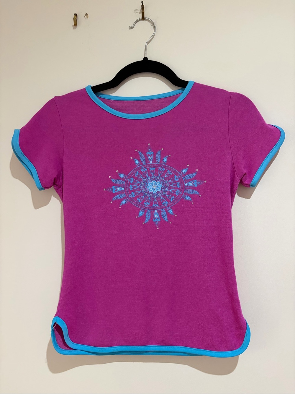 Y2K vintage Women’s Magenta Blue Short Sleeve Tee, rhinestone mandala Print